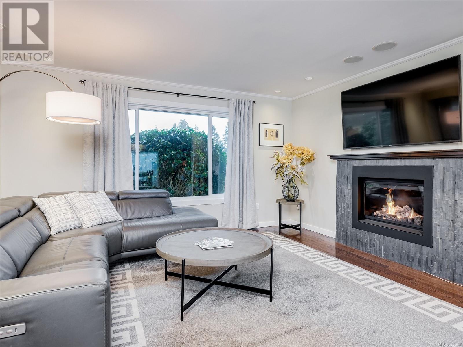 4447 Narvaez Cres