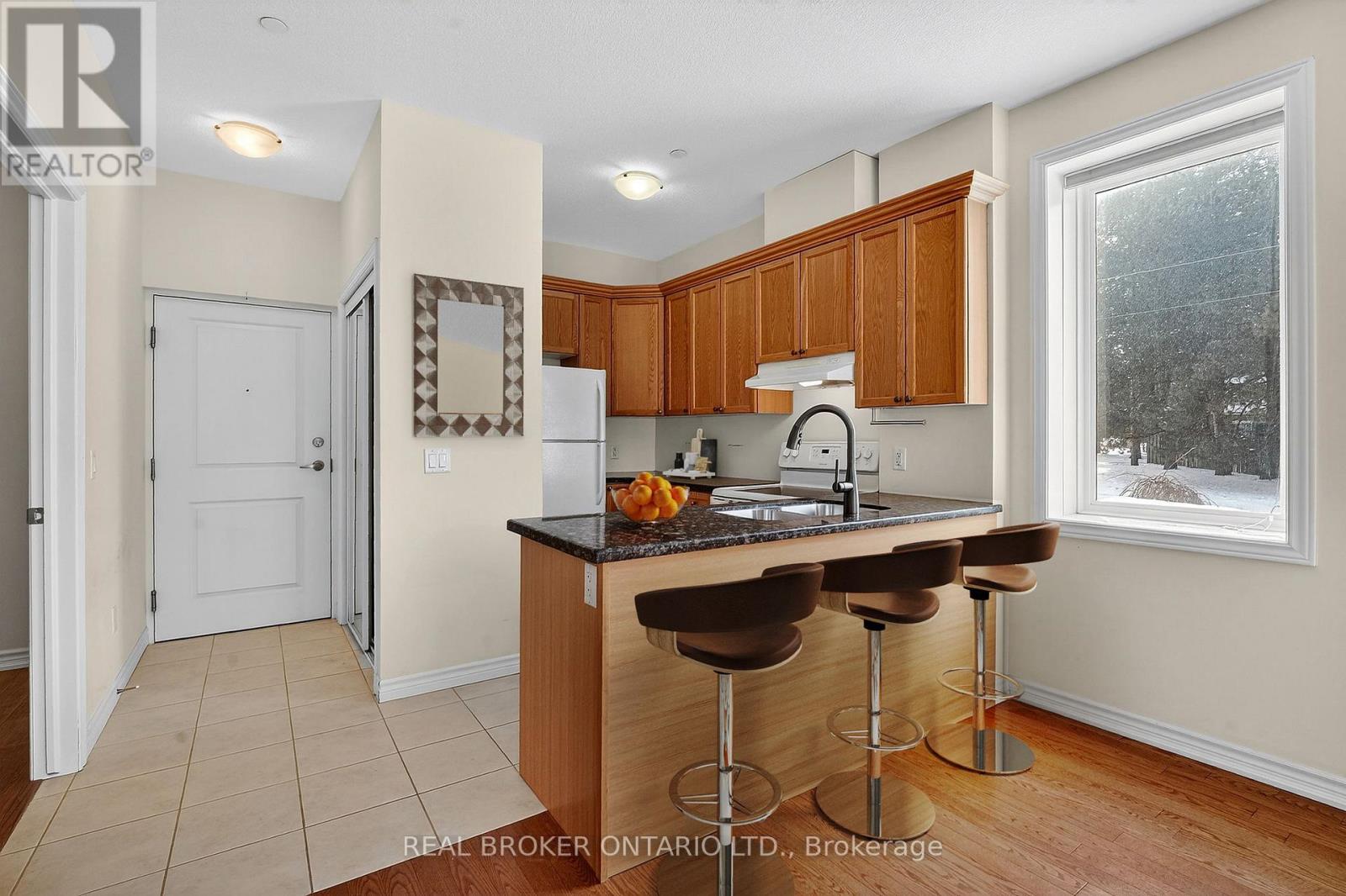 102 - 95 WILSON STREET W