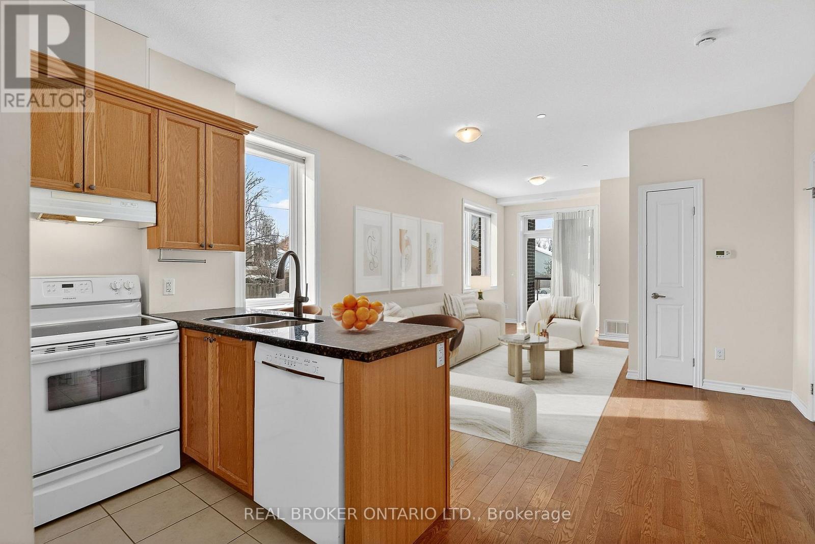 102 - 95 WILSON STREET W