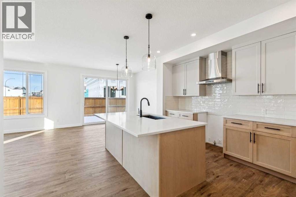 571 Buffaloberry Manor SE