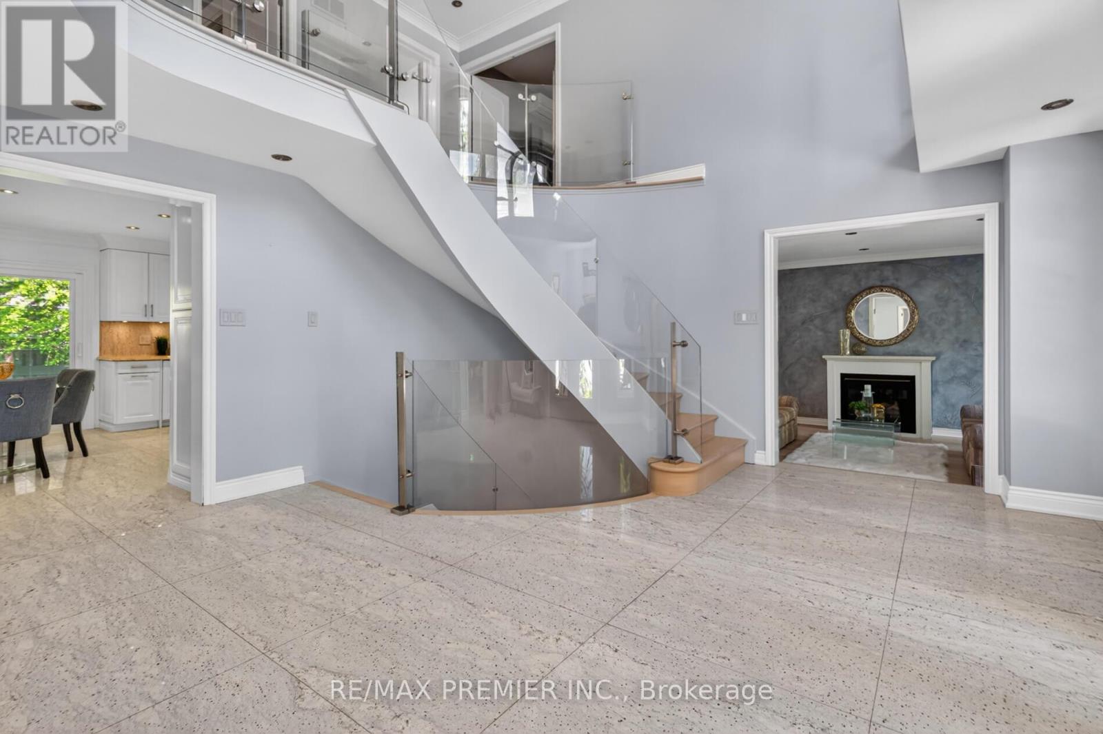 35 LORENGATE PLACE