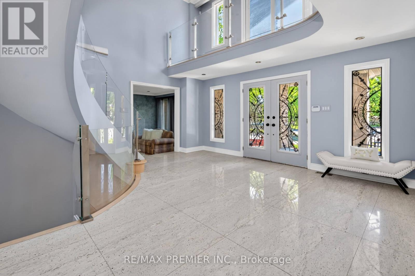 35 LORENGATE PLACE
