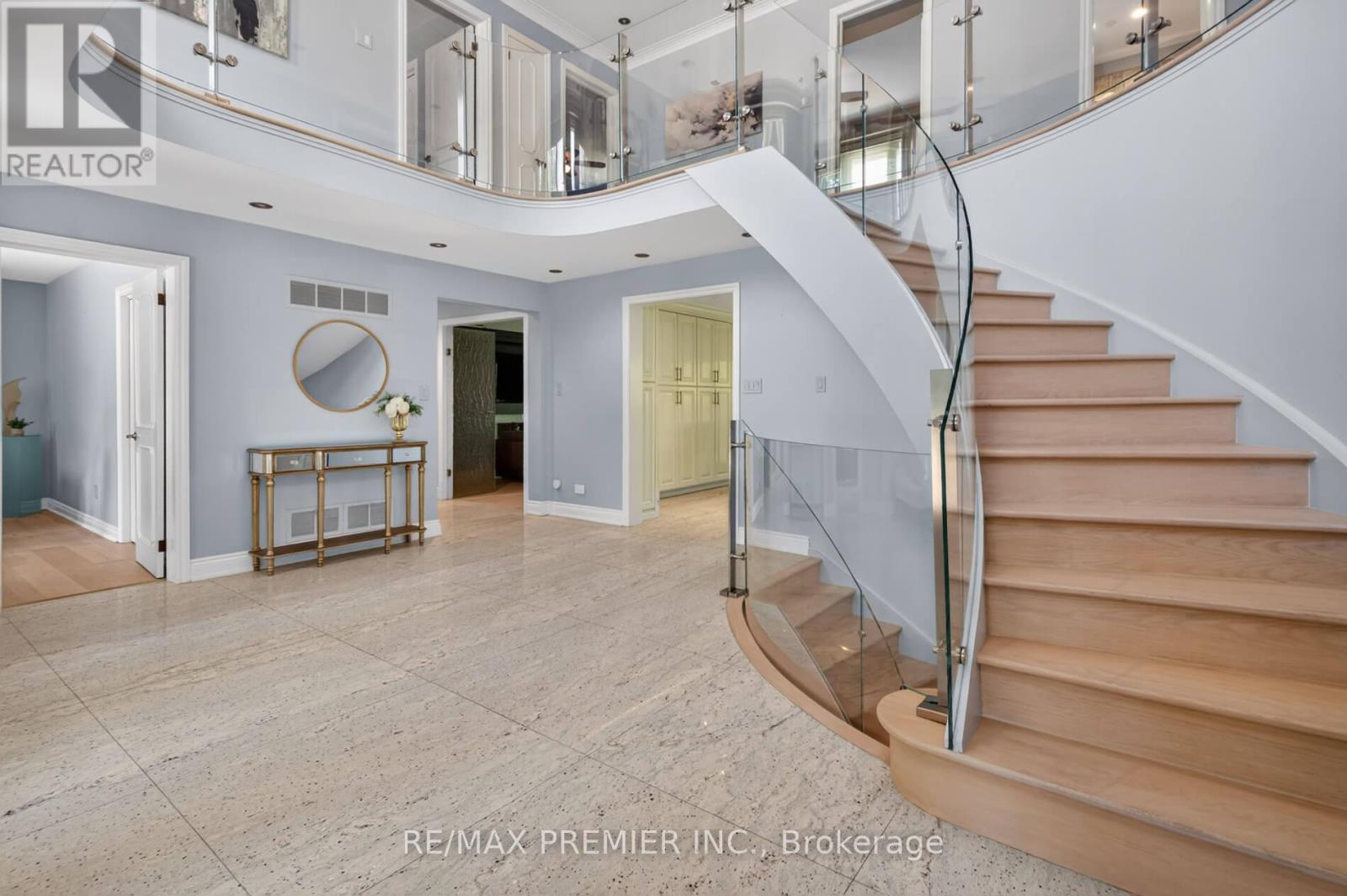 35 LORENGATE PLACE