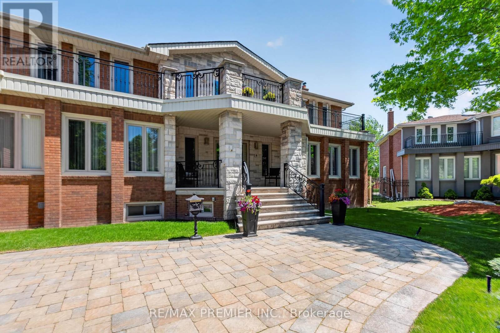 35 LORENGATE PLACE