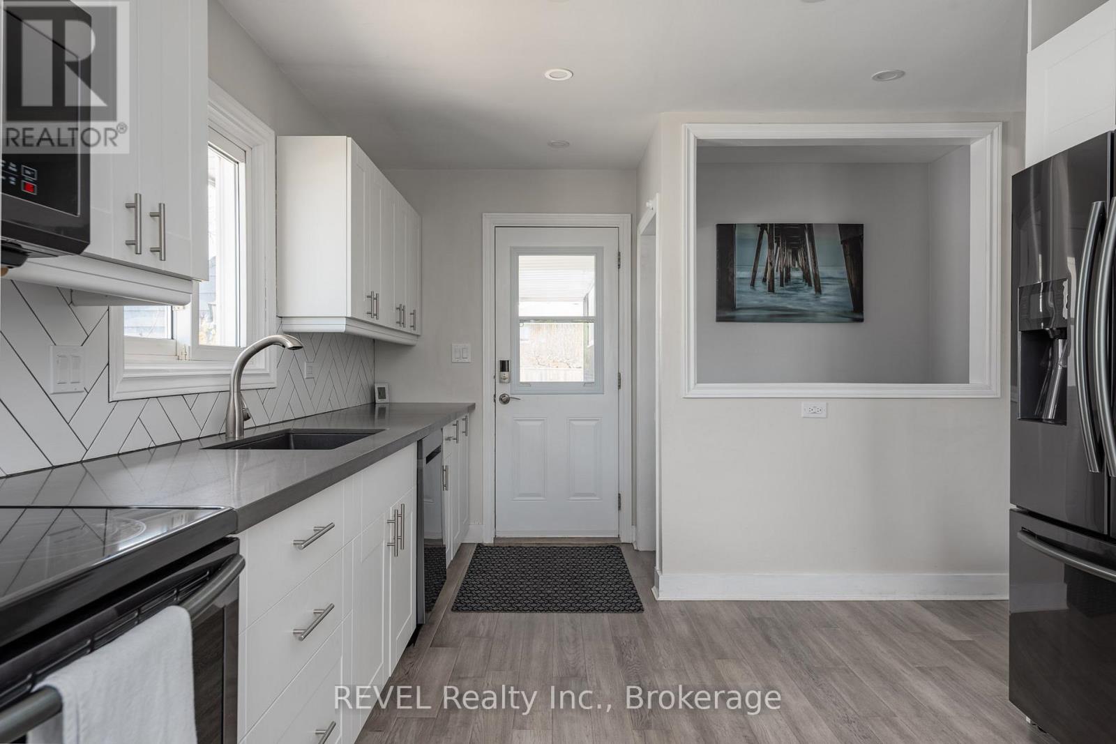 20 WHYTE AVENUE N