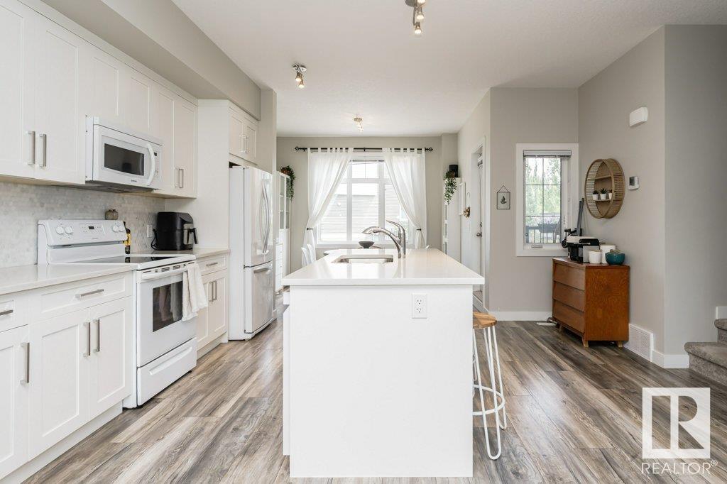 #2 600 BELLEROSE DR