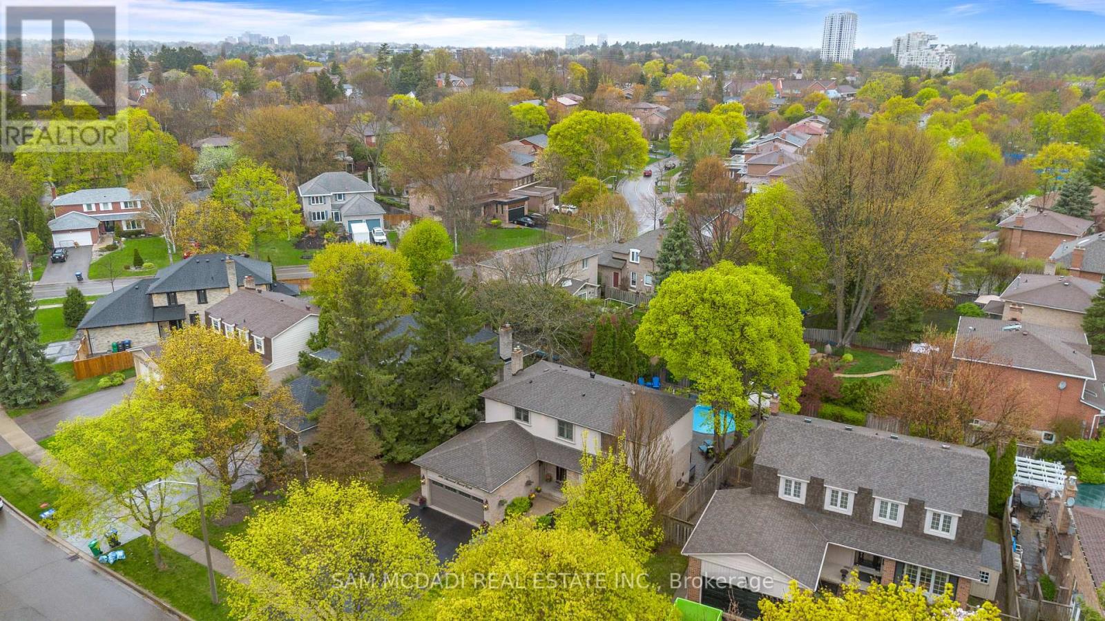 1895 SHERWOOD FORREST CIRCLE