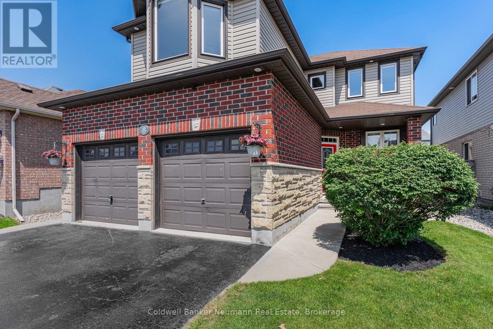 8 CREIGHTON AVENUE