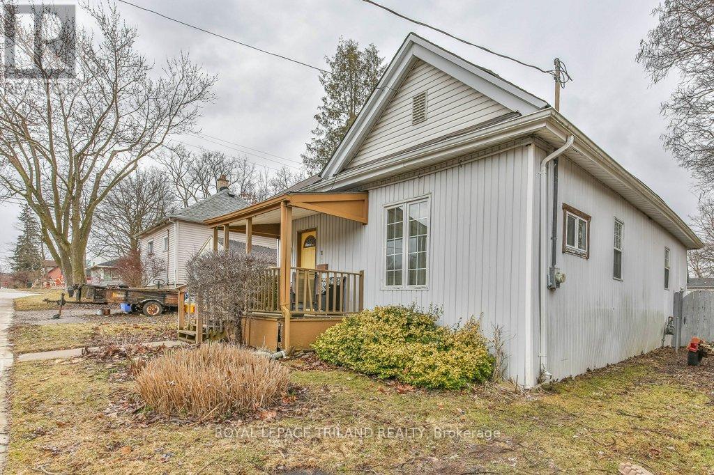 11 MACKAY AVENUE