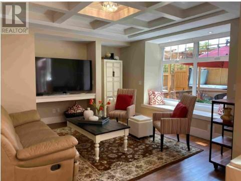 1009 Lawrence Avenue