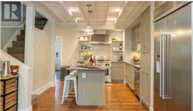 1009 Lawrence Avenue