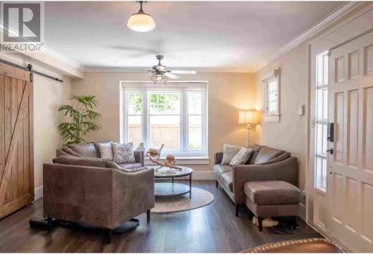 1009 Lawrence Avenue