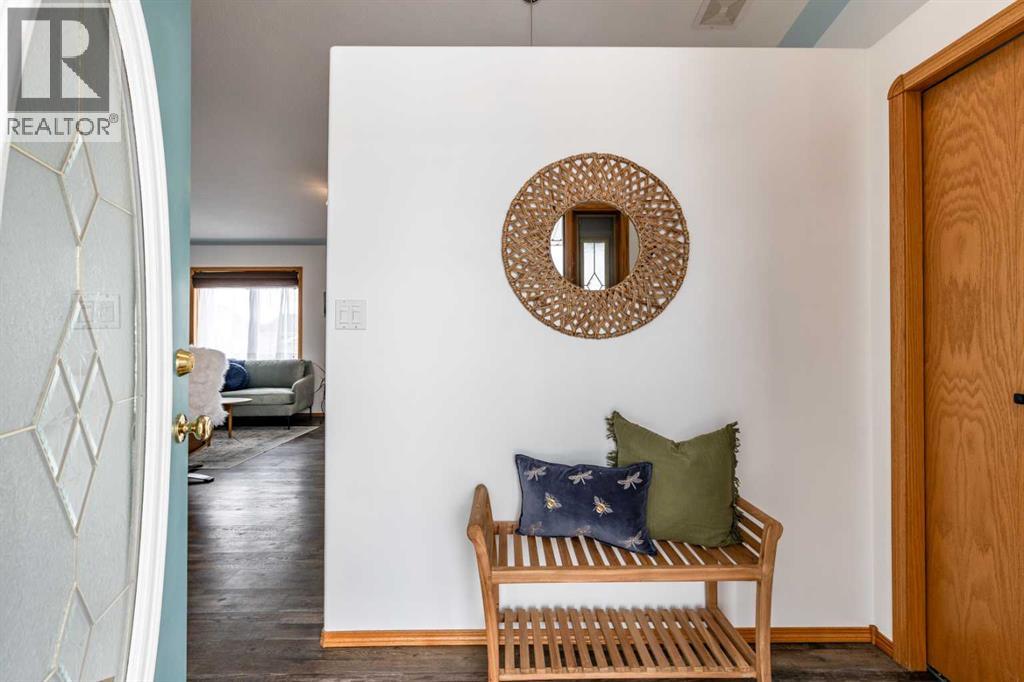 632 Hemingway Crescent NE