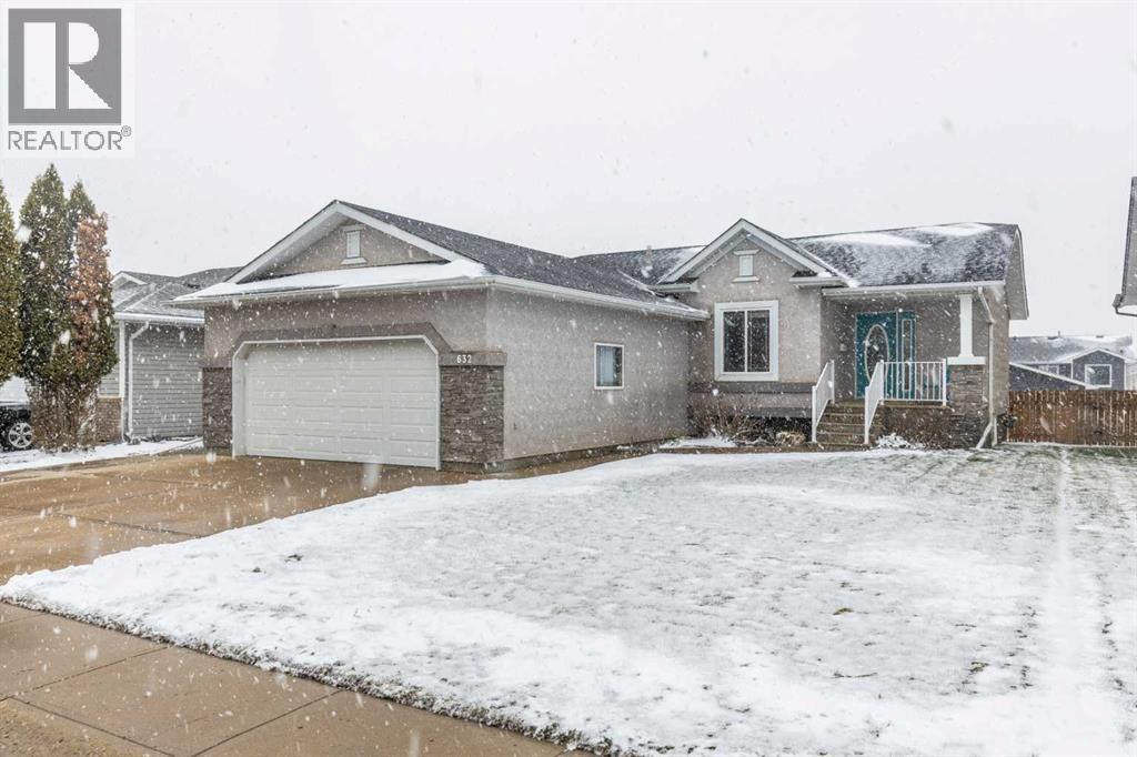 632 Hemingway Crescent NE