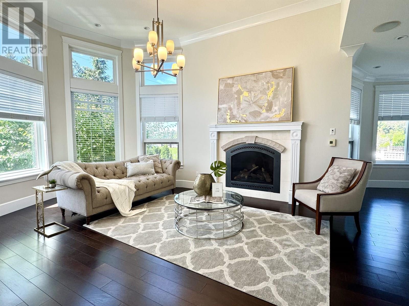 586 SILVERDALE PLACE