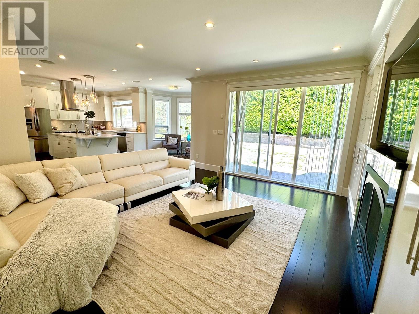 586 SILVERDALE PLACE