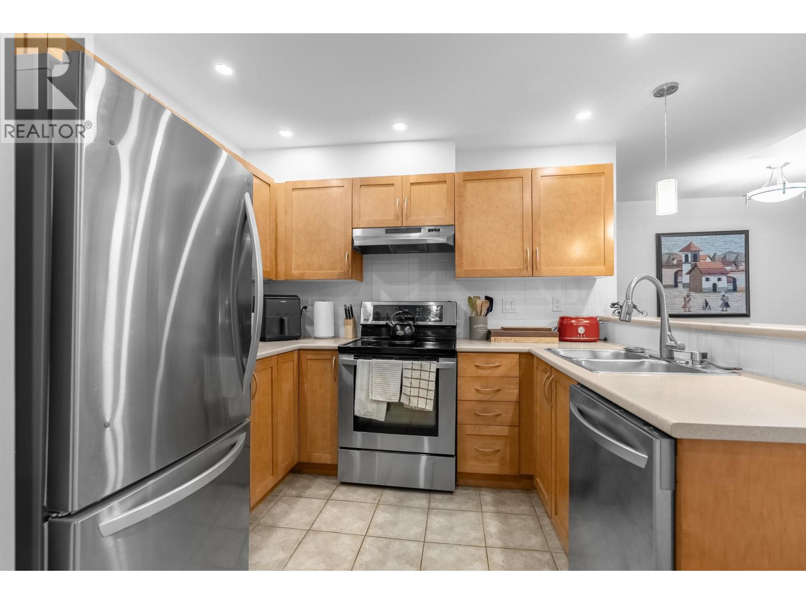 302 333 E 1ST STREET