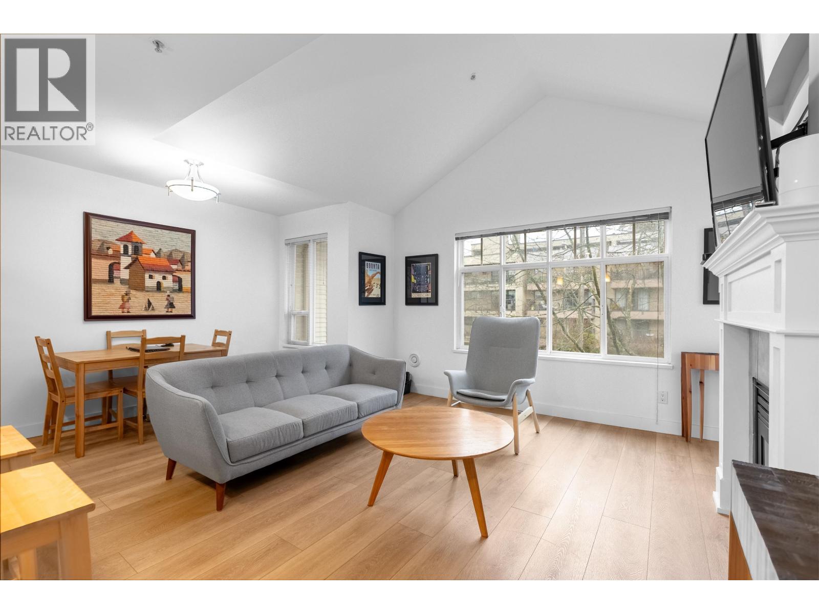 302 333 E 1ST STREET