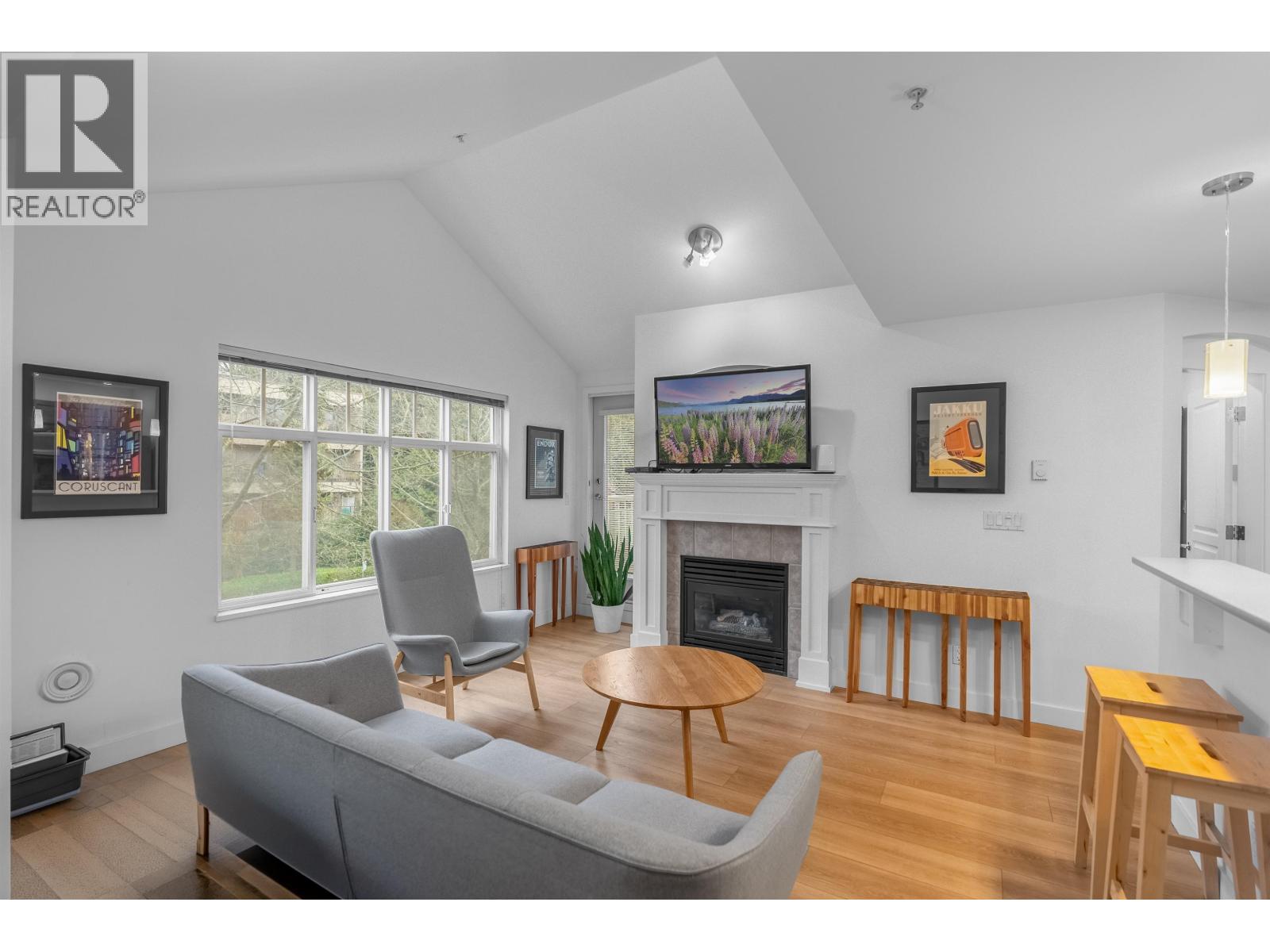 302 333 E 1ST STREET