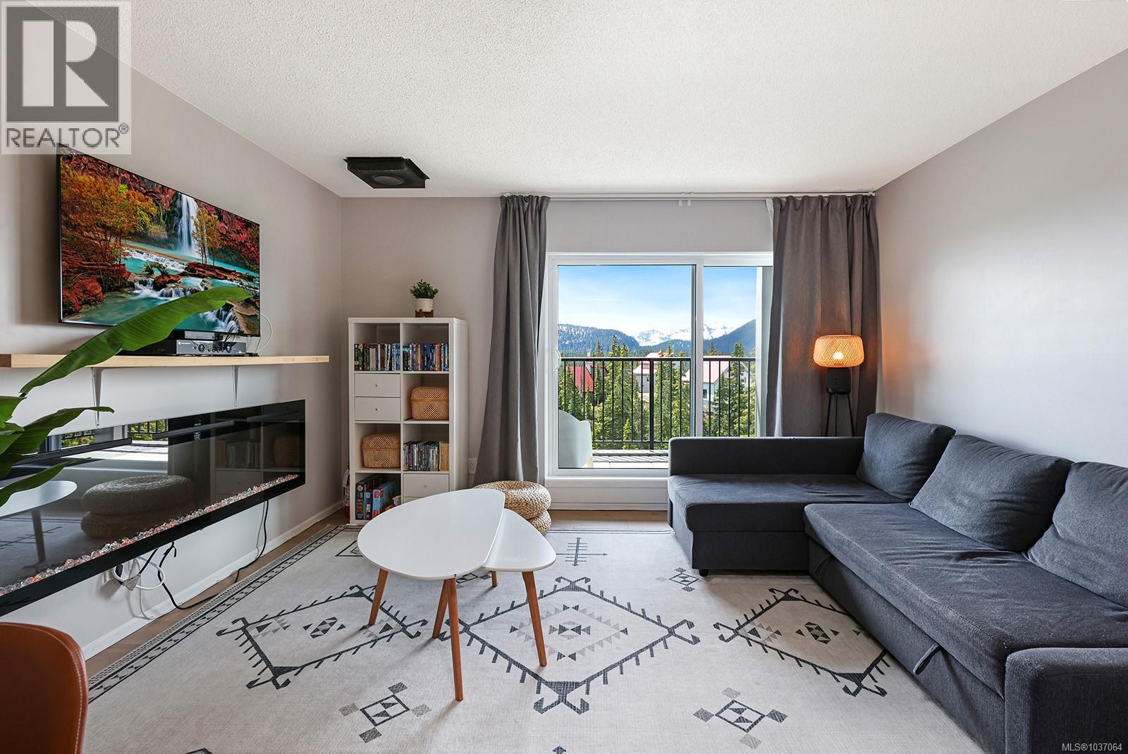 303 695 Castle Crag Cres