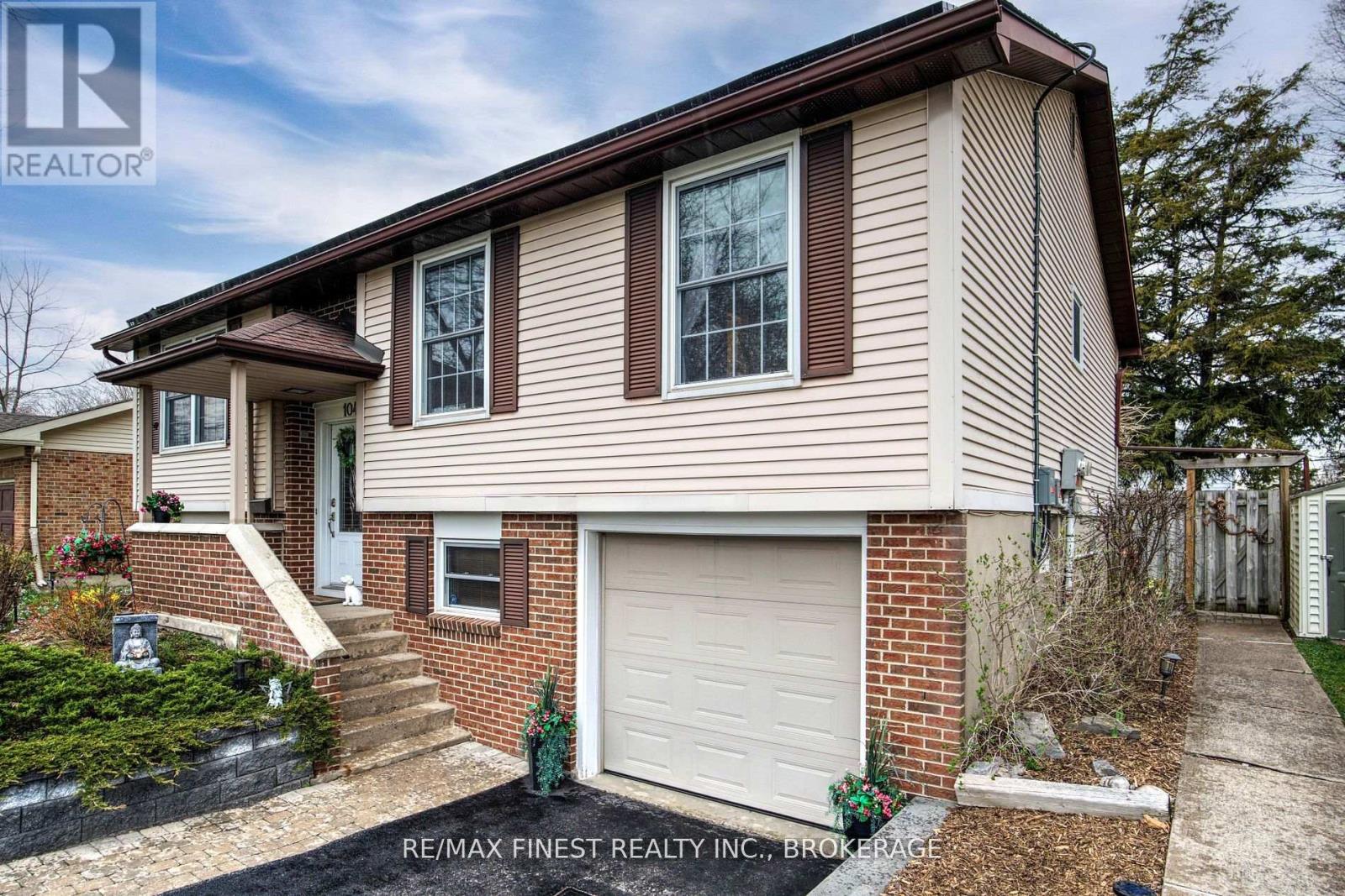 1048 BAUDER CRESCENT
