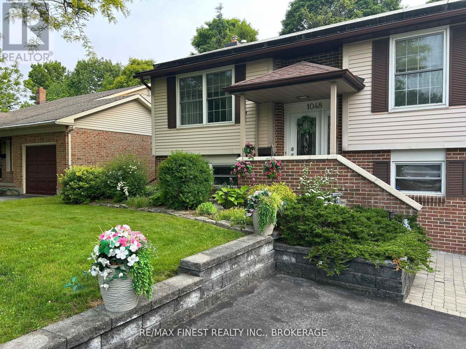 1048 BAUDER CRESCENT