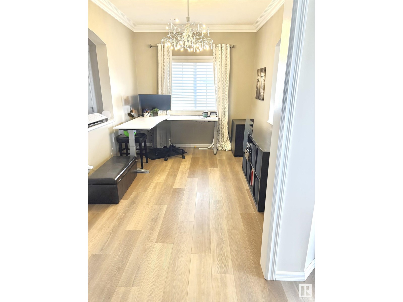 8532 16A AV SW