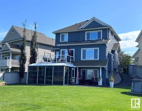 8532 16A AV SW Edmonton AB T6X0H9