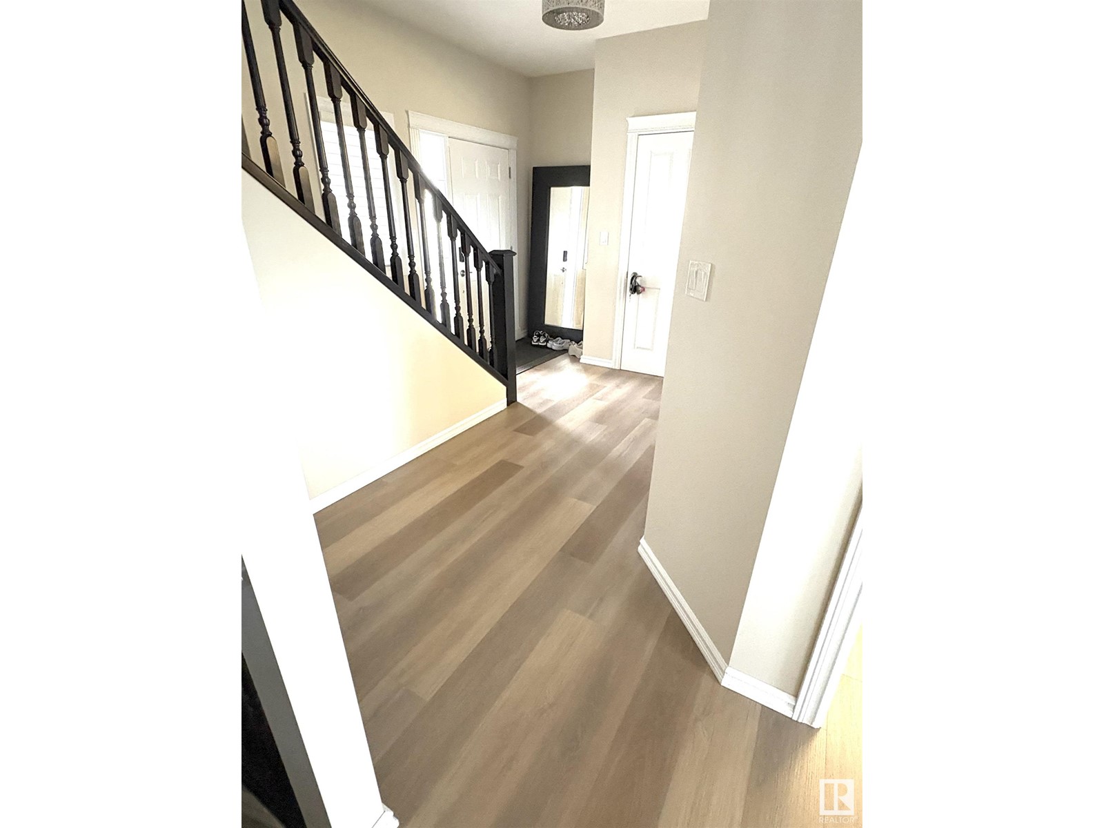 8532 16A AV SW