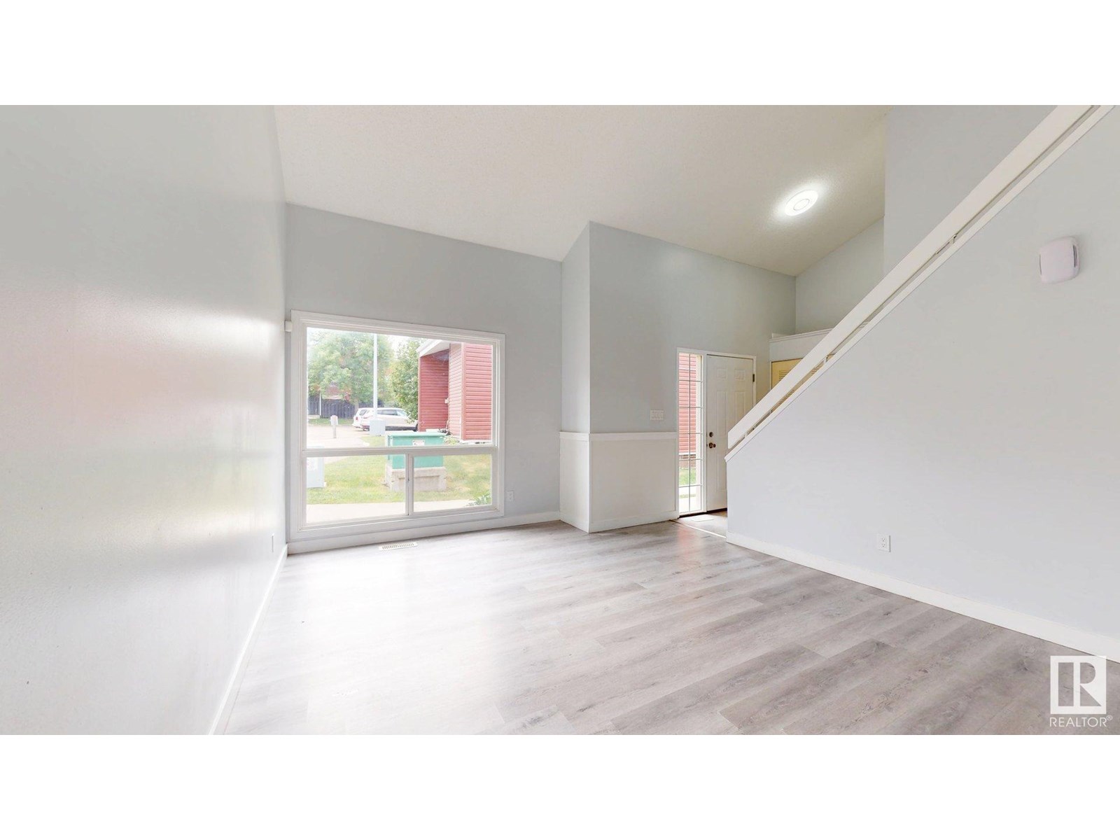 613 MILLBOURNE RD E NW