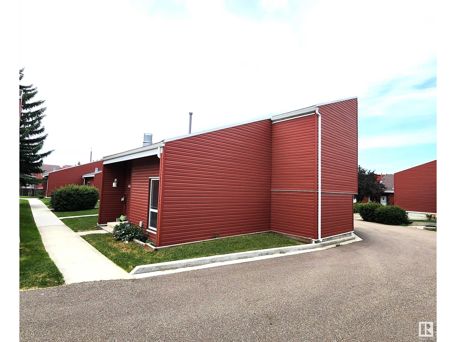 613 MILLBOURNE RD E NW