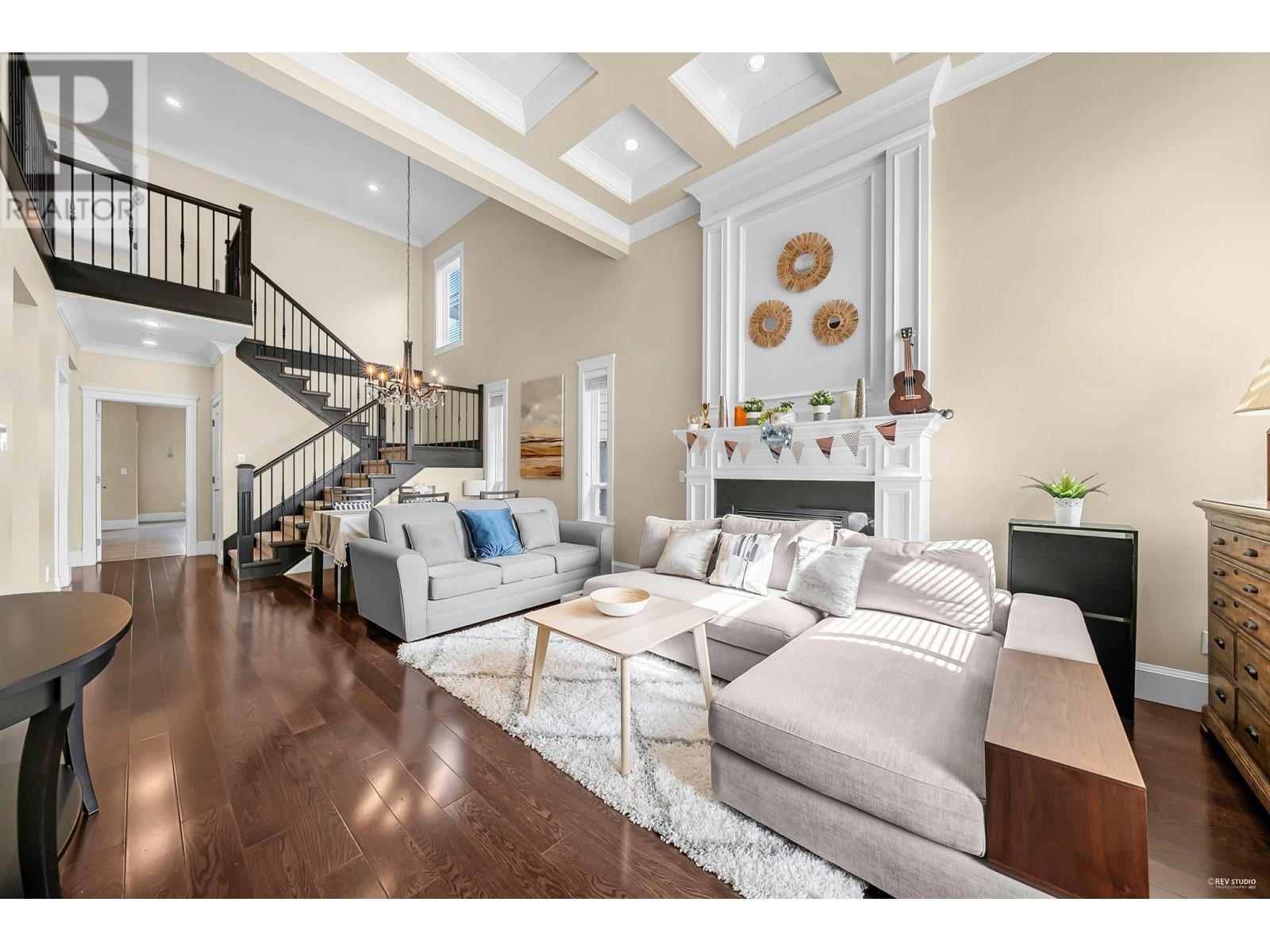 6191 DUNSMUIR CRESCENT