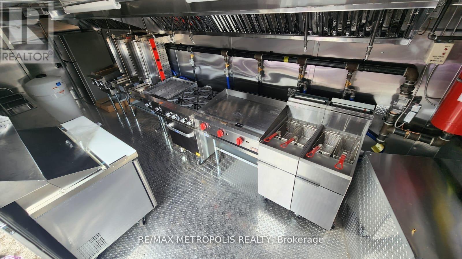 1243 DUNDAS STREET E