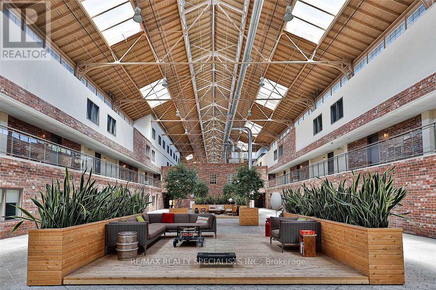 201 - 1100 LANDSDOWNE AVENUE