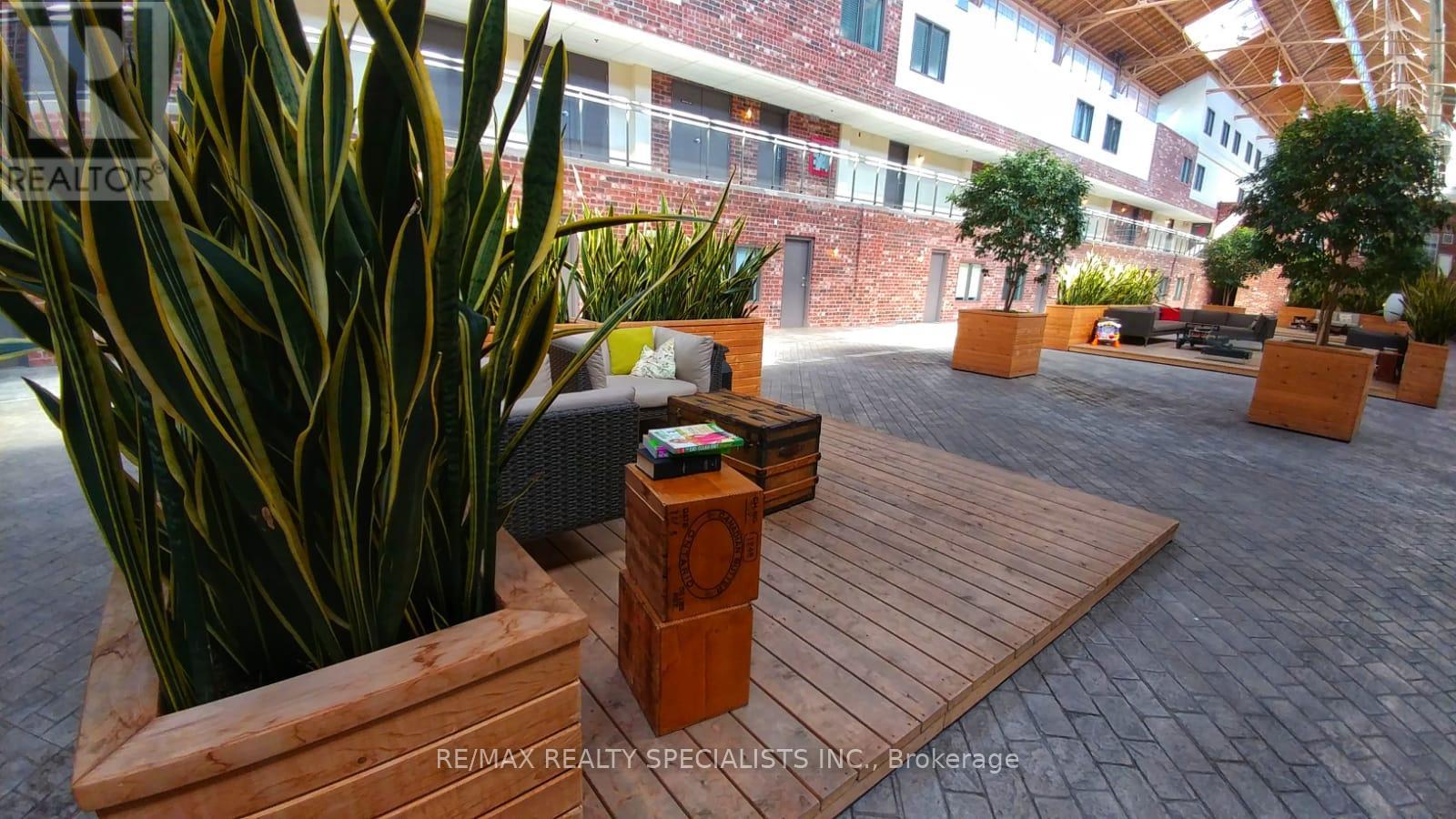 201 - 1100 LANDSDOWNE AVENUE