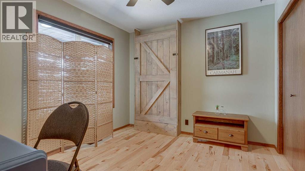 33 Parkside Crescent