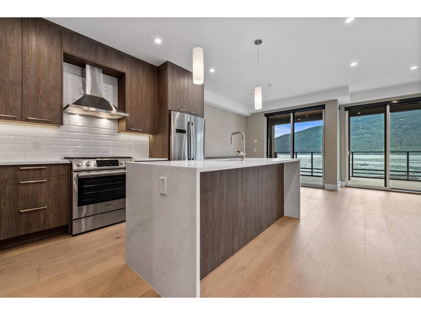 205 3175 COLUMBIA VALLEY ROAD|Cultus Lake North