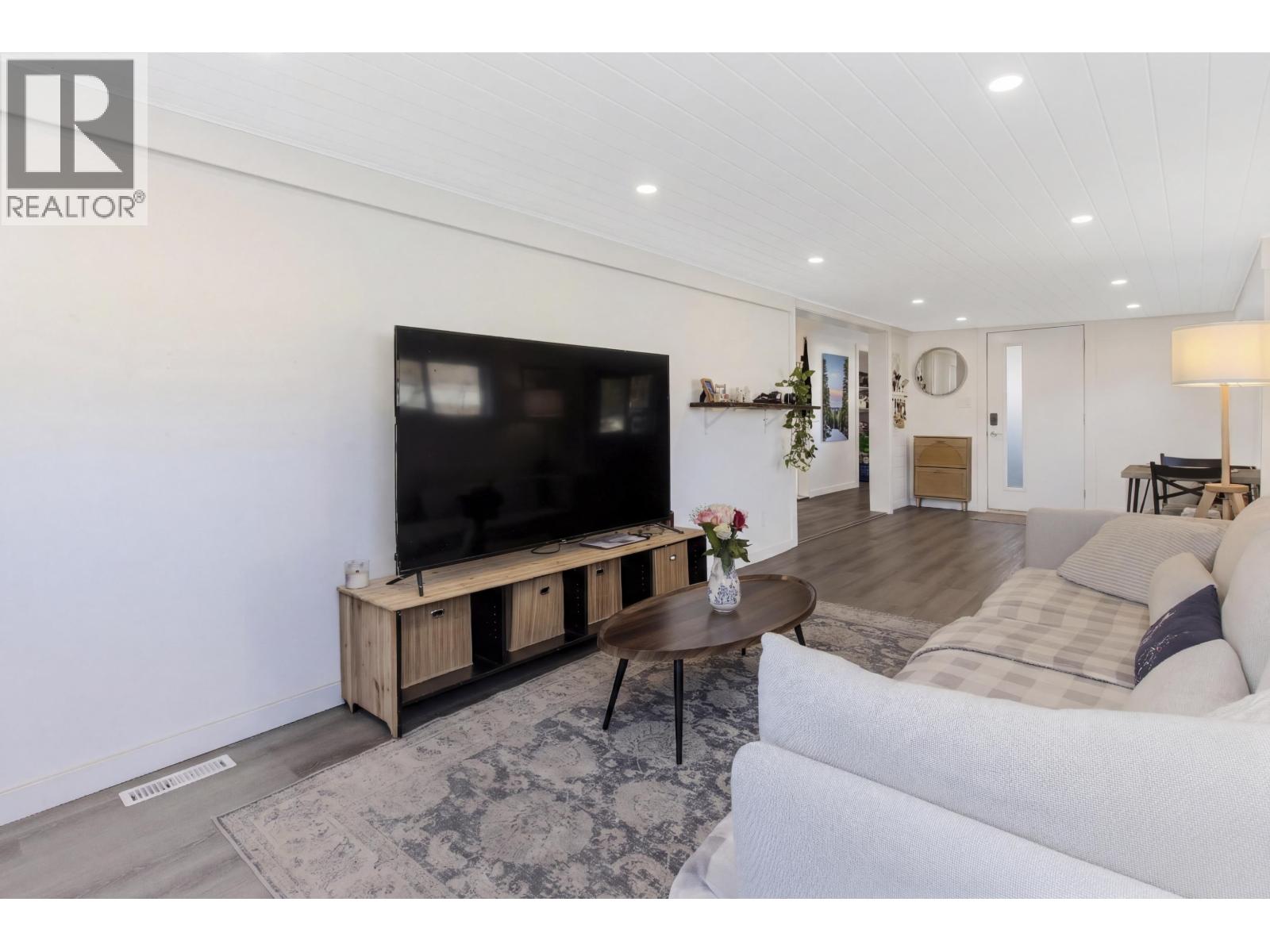 24 40157 GOVERNMENT ROAD
