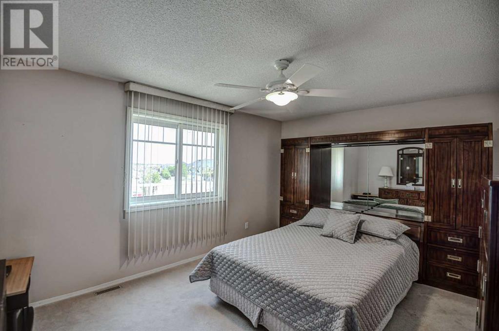 105 Somerglen Park SW