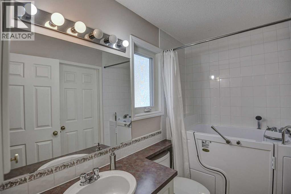 105 Somerglen Park SW