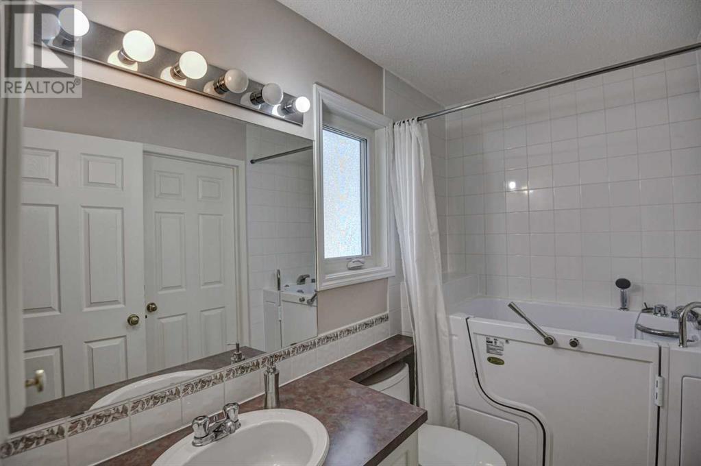 105 Somerglen Park SW