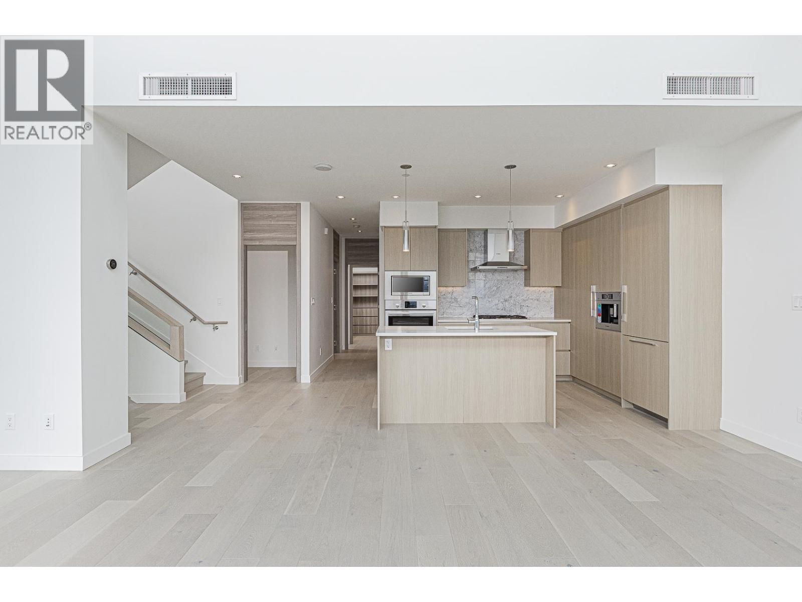 4907 4730 LOUGHEED HIGHWAY