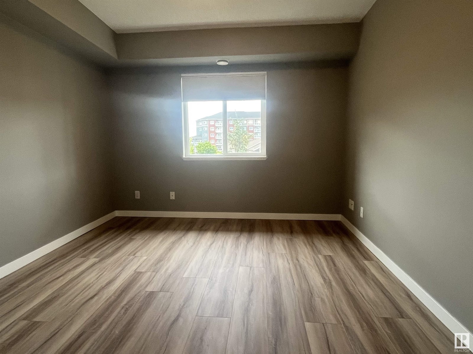 #417 6921 199 ST NW
