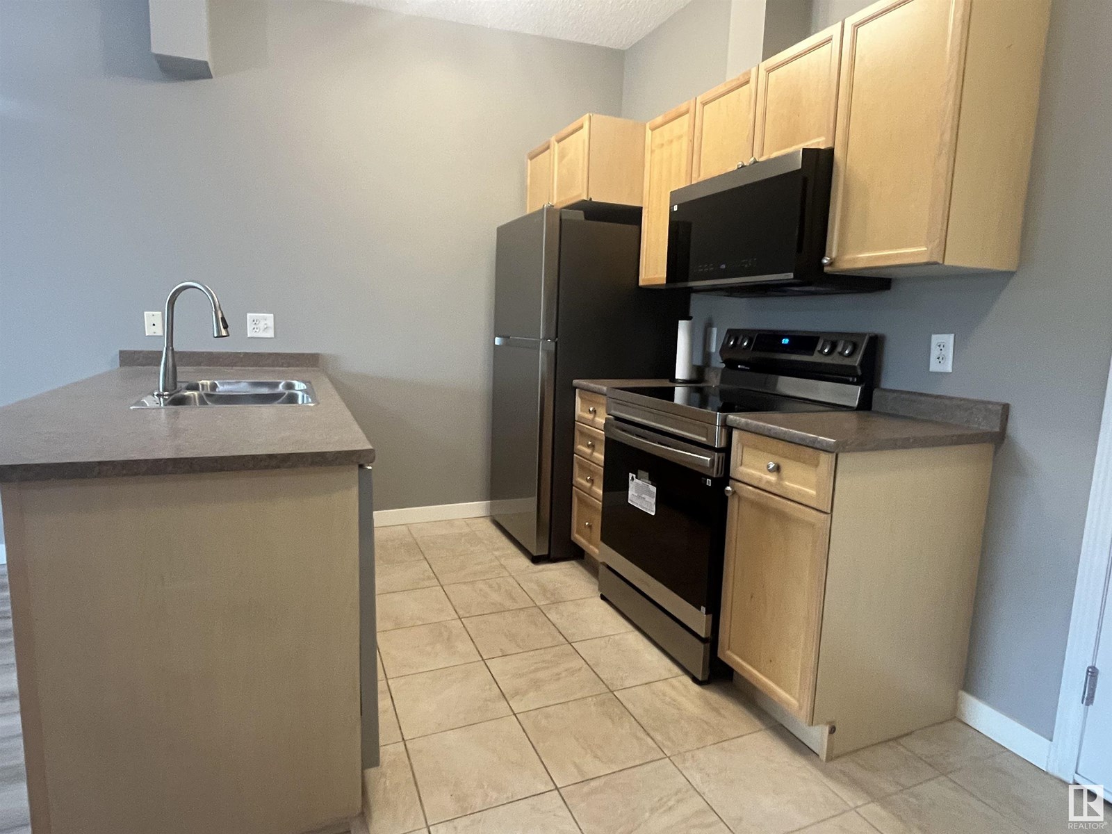 #417 6921 199 ST NW
