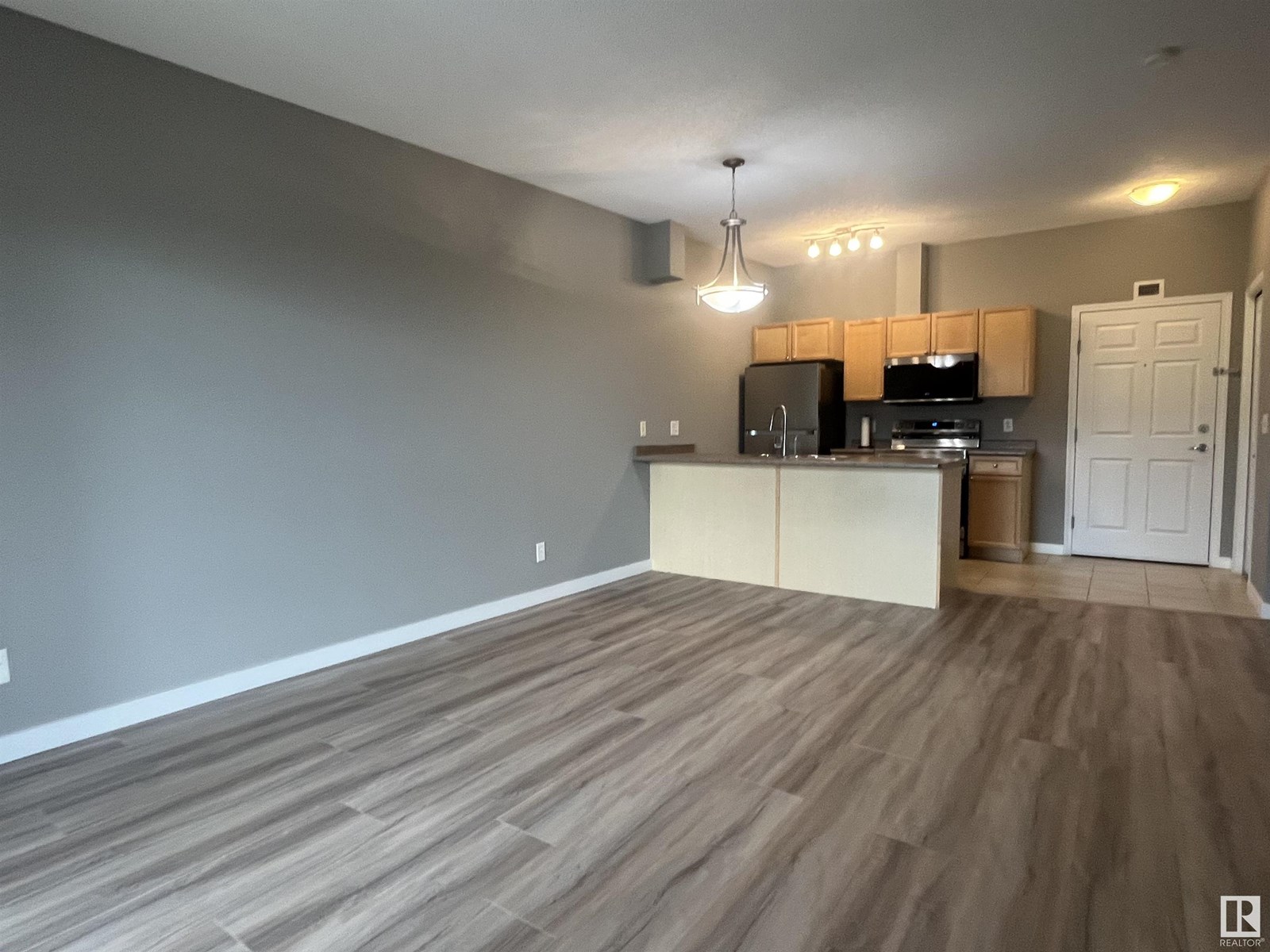 #417 6921 199 ST NW