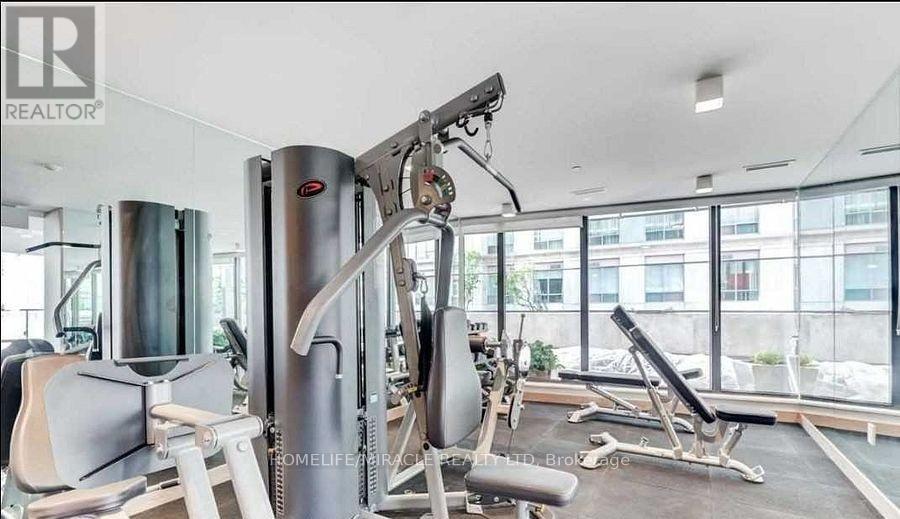 1810 - 215 QUEEN STREET W