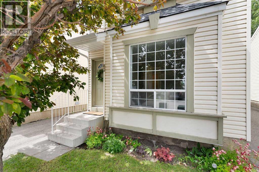 82 Coventry Lane NE