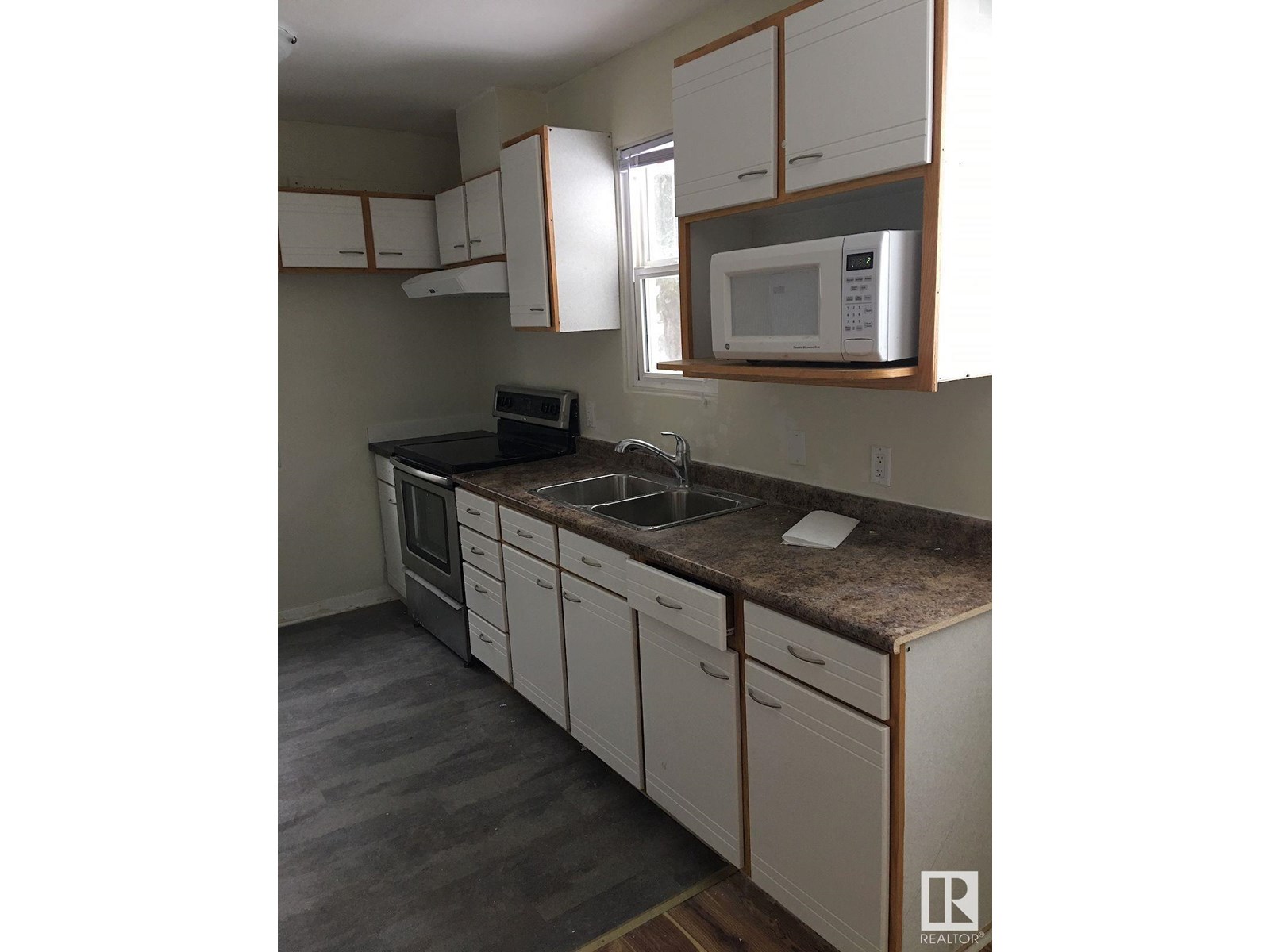 8151 79 AV NW