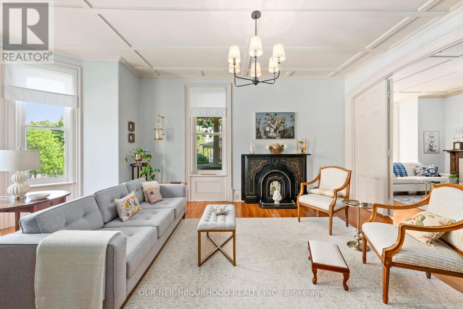 172 DUNDAS STREET W