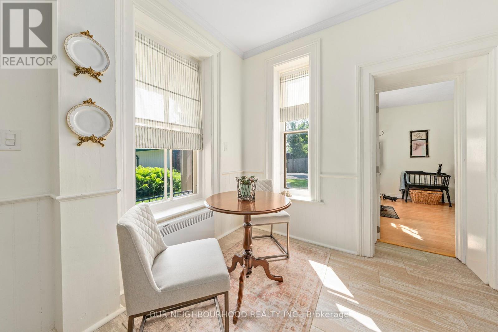 172 DUNDAS STREET W